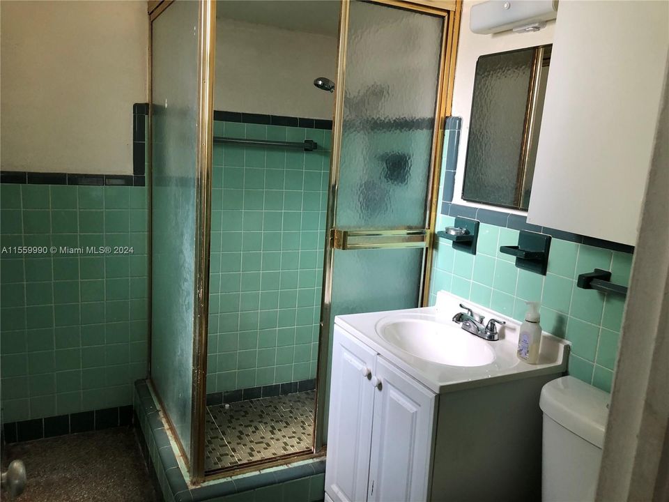 For Sale: $230,000 (1 beds, 1 baths, 539 Square Feet)