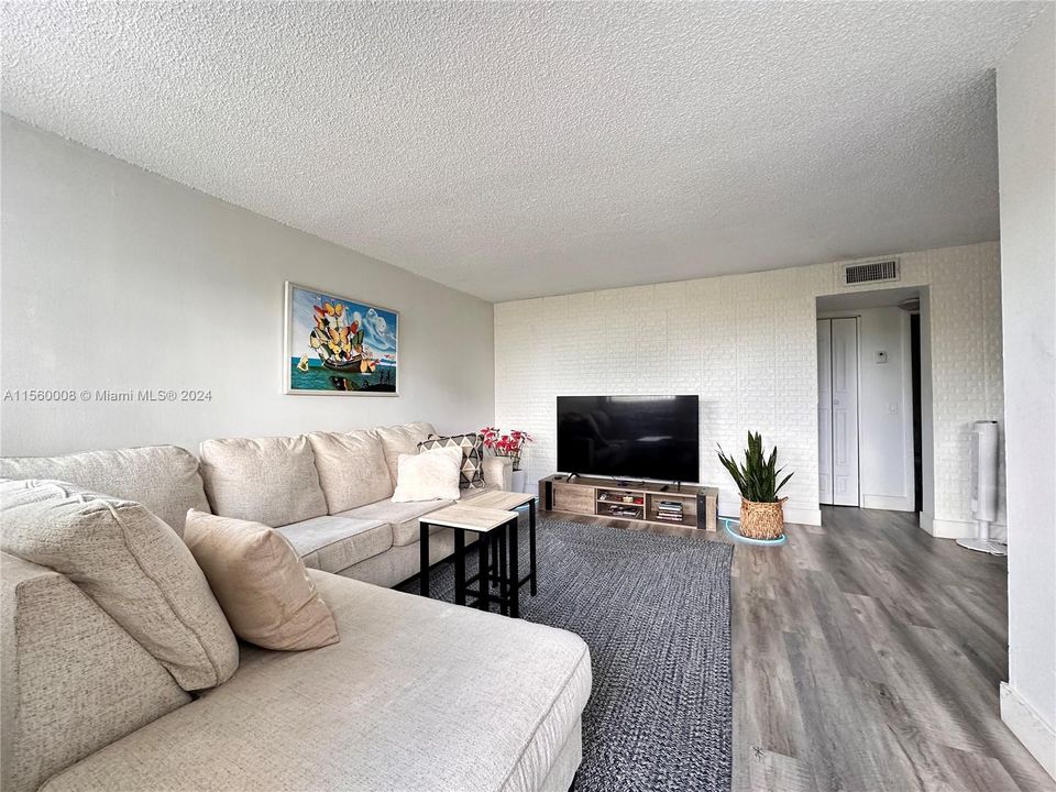Recently Rented: $2,000 (1 beds, 1 baths, 620 Square Feet)