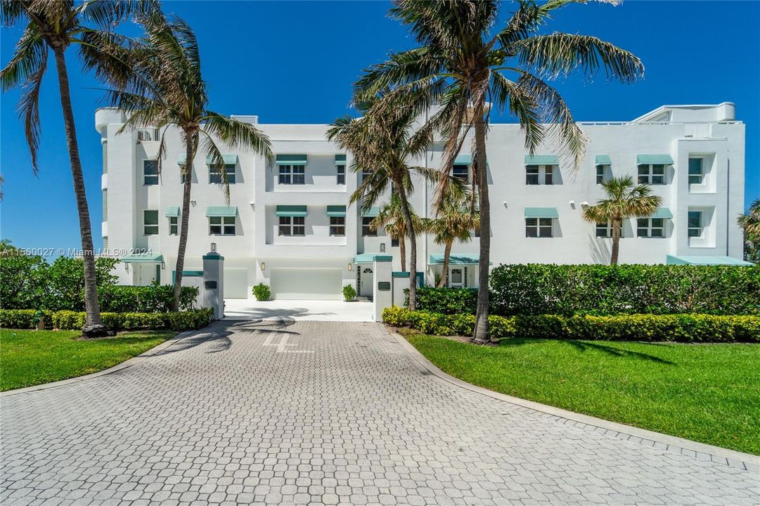 Recently Sold: $3,495,000 (4 beds, 3 baths, 3454 Square Feet)