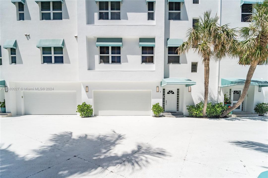 Recently Sold: $3,495,000 (4 beds, 3 baths, 3454 Square Feet)