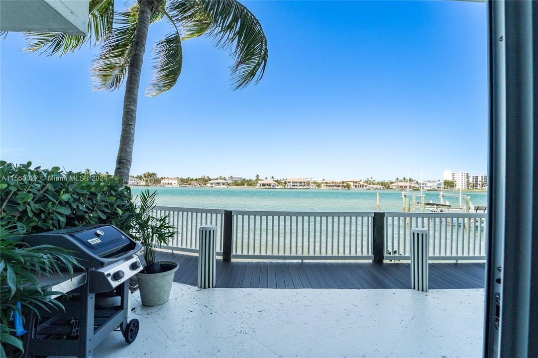 Recently Sold: $3,495,000 (4 beds, 3 baths, 3454 Square Feet)