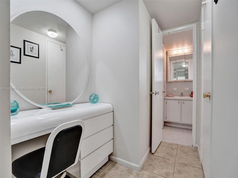 Active With Contract: $109,000 (1 beds, 1 baths, 672 Square Feet)
