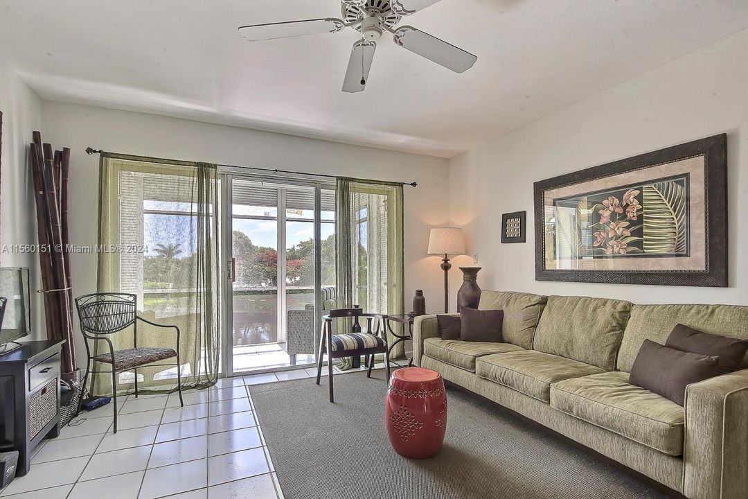 Active With Contract: $1,950 (1 beds, 1 baths, 600 Square Feet)