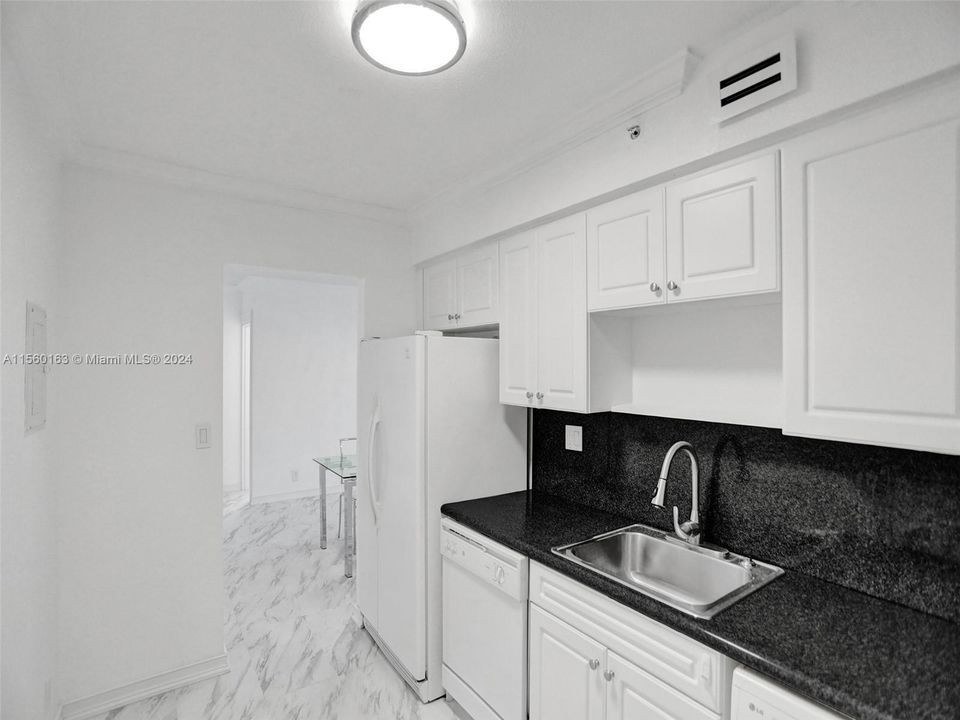 Recently Rented: $2,400 (1 beds, 1 baths, 835 Square Feet)