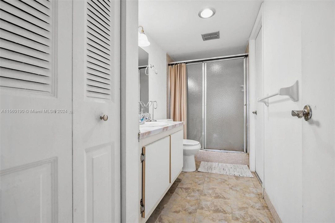 待售: $130,000 (2 贝兹, 2 浴室, 972 平方英尺)