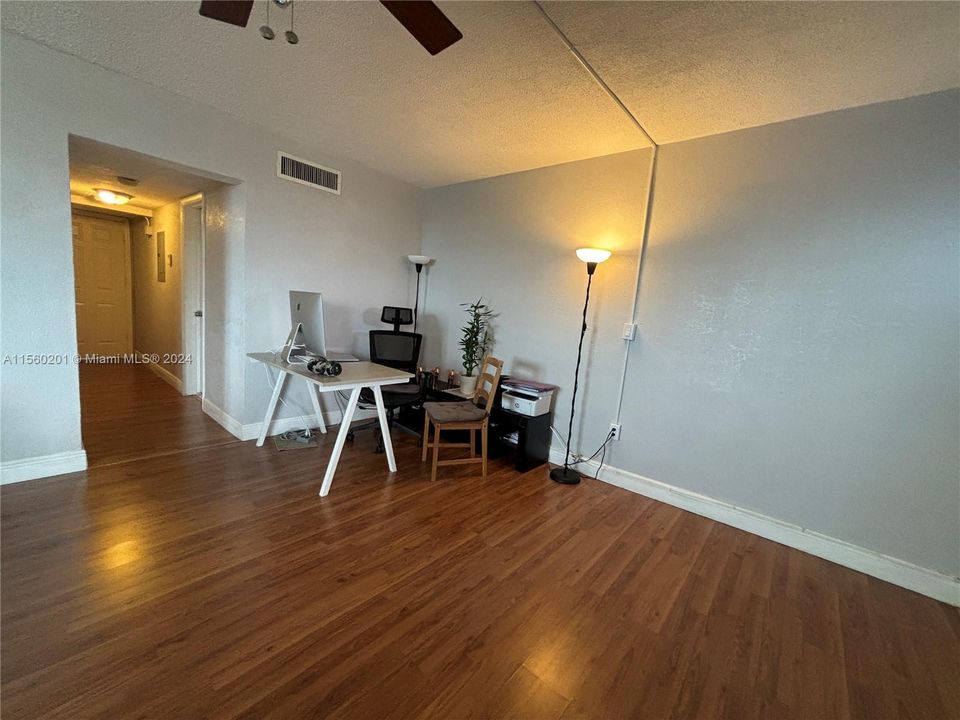 For Sale: $319,000 (2 beds, 2 baths, 1211 Square Feet)