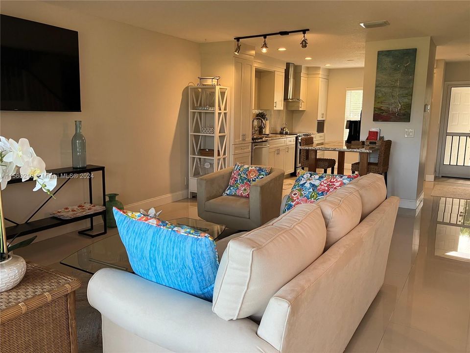 Active With Contract: $5,400 (2 beds, 2 baths, 1500 Square Feet)