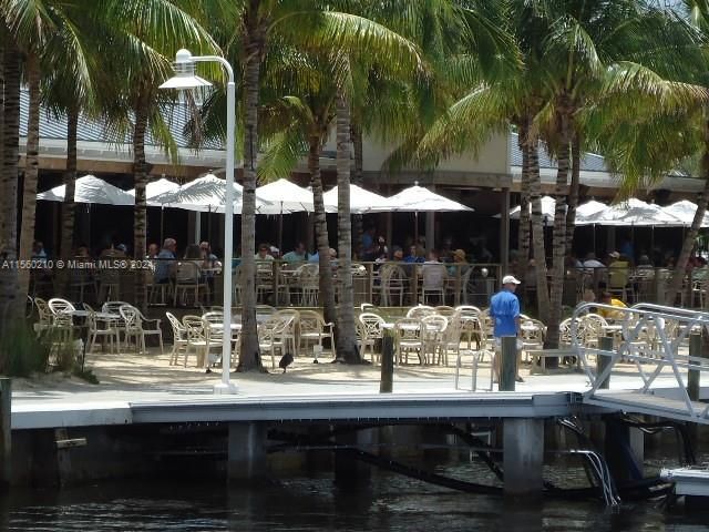Numerous waterfront restaurants