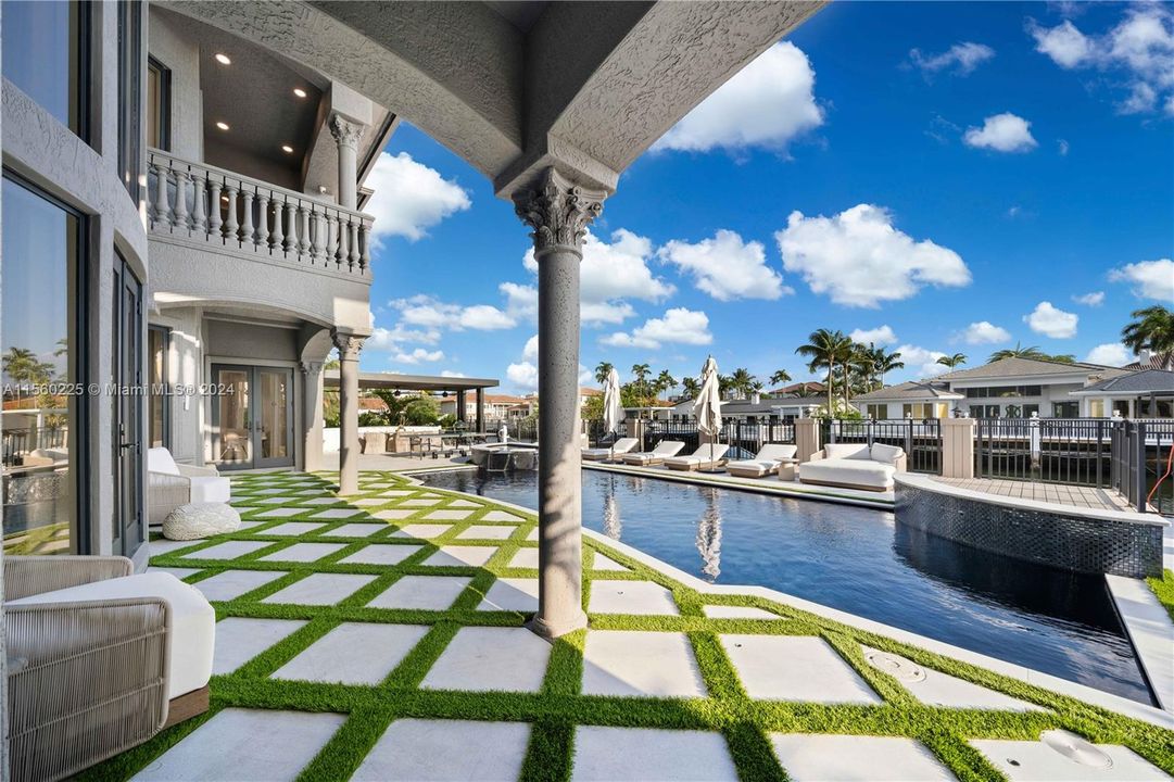 For Sale: $5,900,000 (6 beds, 6 baths, 5790 Square Feet)