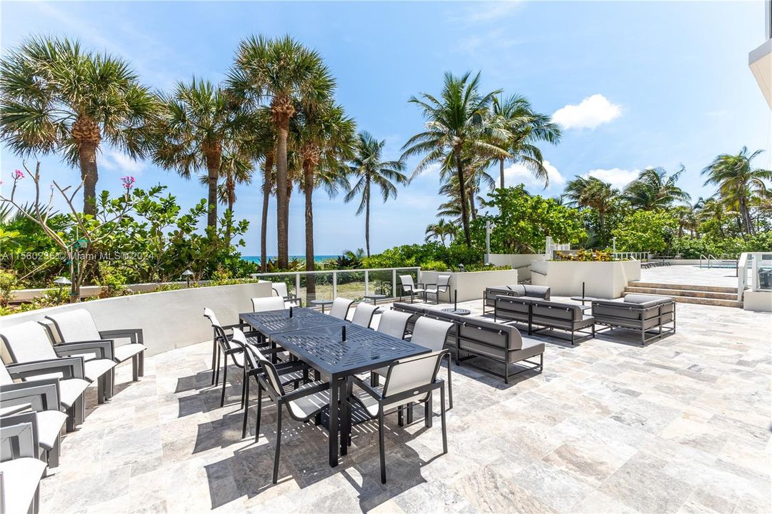 Active With Contract: $1,000,050 (2 beds, 2 baths, 1600 Square Feet)