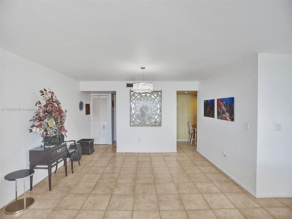 For Sale: $1,087,000 (2 beds, 2 baths, 1562 Square Feet)