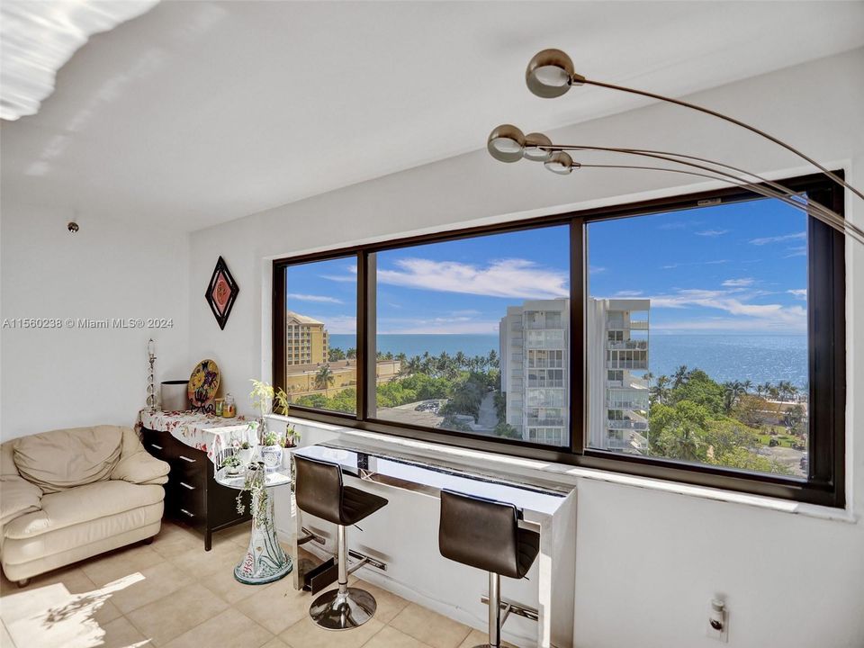 For Sale: $1,087,000 (2 beds, 2 baths, 1562 Square Feet)