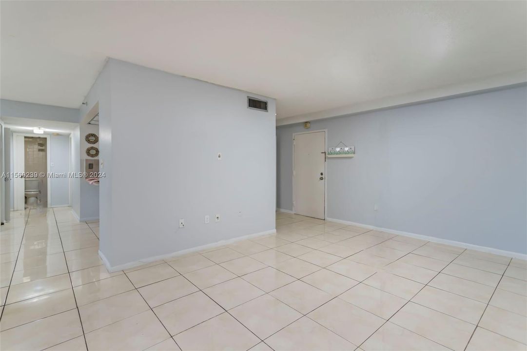 Active With Contract: $280,000 (2 beds, 2 baths, 911 Square Feet)