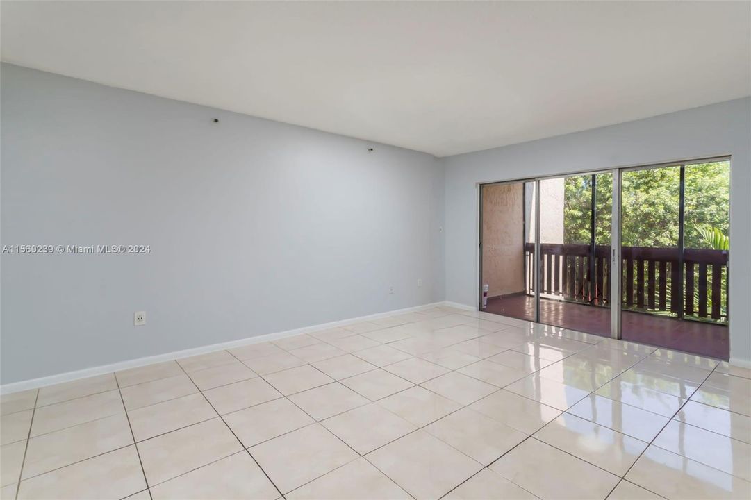 Active With Contract: $280,000 (2 beds, 2 baths, 911 Square Feet)