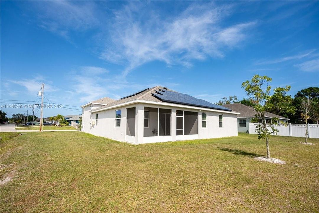 最近售出: $550,000 (5 贝兹, 3 浴室, 2606 平方英尺)