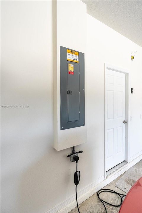 最近售出: $550,000 (5 贝兹, 3 浴室, 2606 平方英尺)