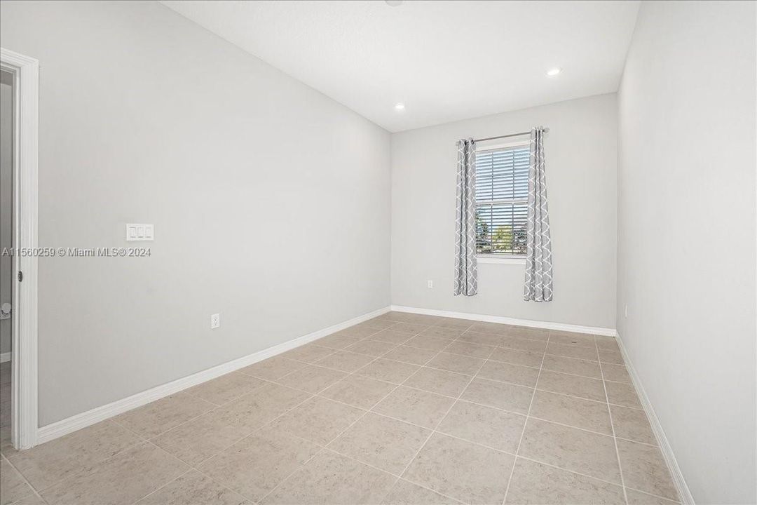 最近售出: $550,000 (5 贝兹, 3 浴室, 2606 平方英尺)