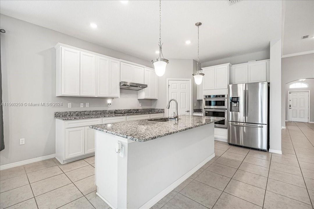 最近售出: $550,000 (5 贝兹, 3 浴室, 2606 平方英尺)