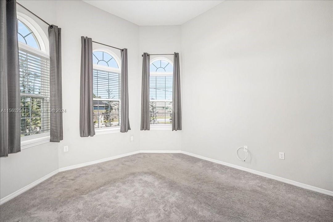 最近售出: $550,000 (5 贝兹, 3 浴室, 2606 平方英尺)