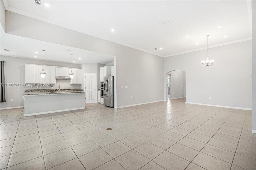 最近售出: $550,000 (5 贝兹, 3 浴室, 2606 平方英尺)