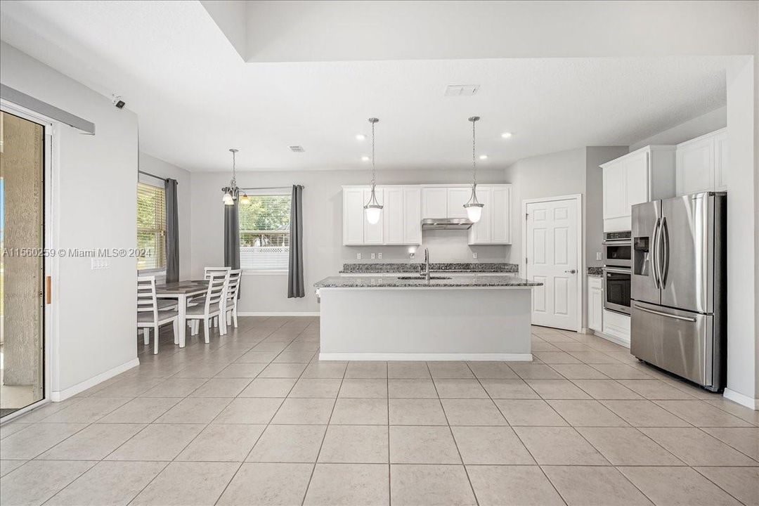 最近售出: $550,000 (5 贝兹, 3 浴室, 2606 平方英尺)