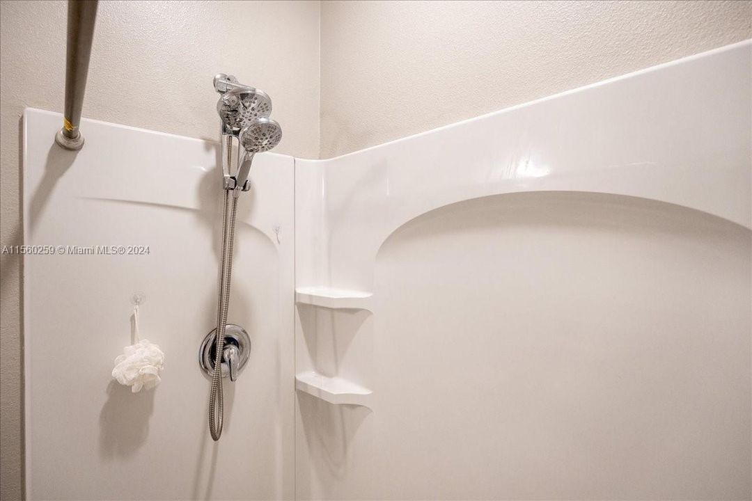 最近售出: $550,000 (5 贝兹, 3 浴室, 2606 平方英尺)