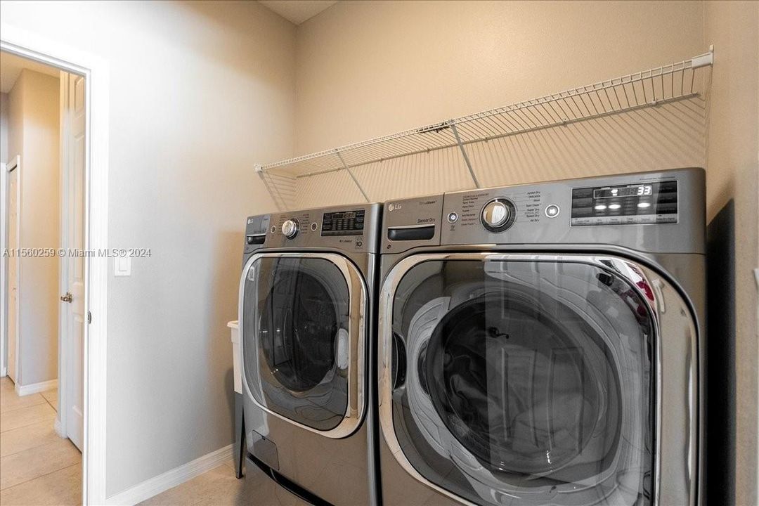 最近售出: $550,000 (5 贝兹, 3 浴室, 2606 平方英尺)