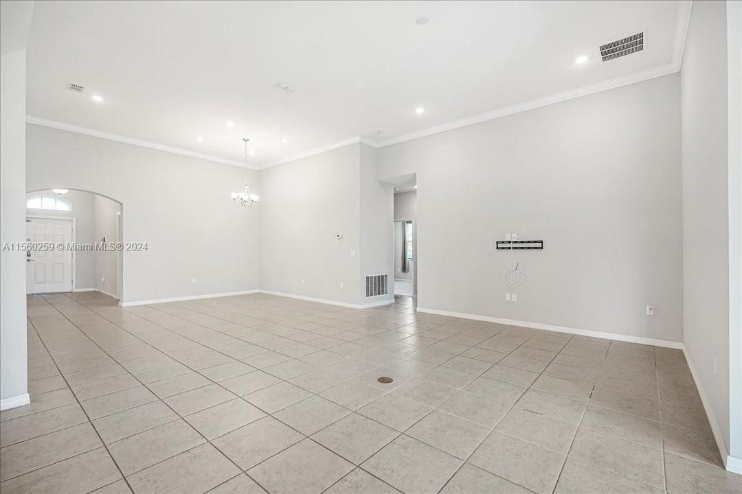 最近售出: $550,000 (5 贝兹, 3 浴室, 2606 平方英尺)