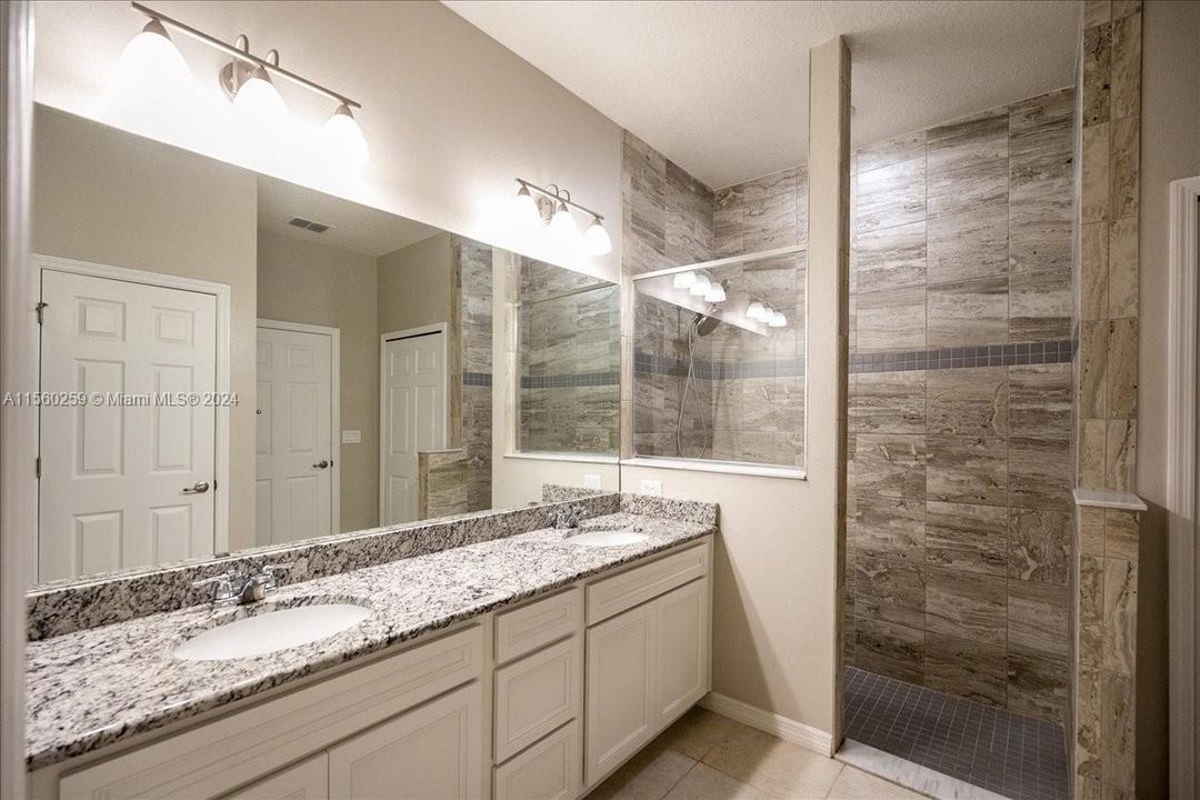 最近售出: $550,000 (5 贝兹, 3 浴室, 2606 平方英尺)