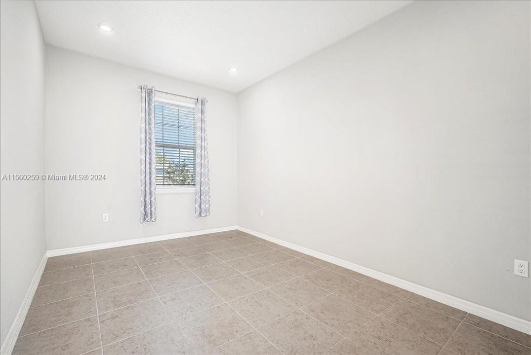 最近售出: $550,000 (5 贝兹, 3 浴室, 2606 平方英尺)