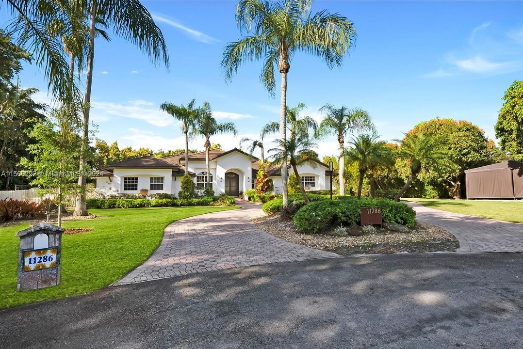 最近租的: $12,500 (5 贝兹, 4 浴室, 3456 平方英尺)