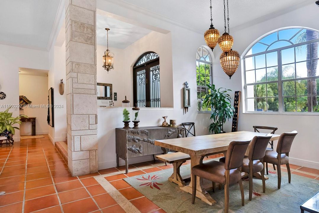 最近租的: $12,500 (5 贝兹, 4 浴室, 3456 平方英尺)