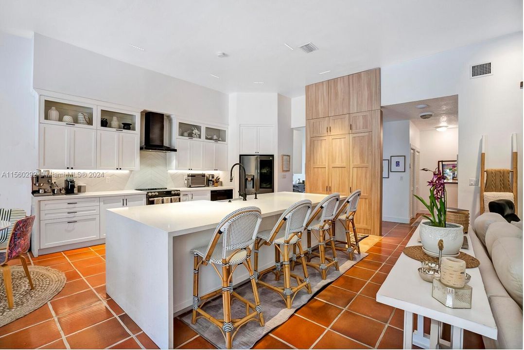 最近租的: $12,500 (5 贝兹, 4 浴室, 3456 平方英尺)