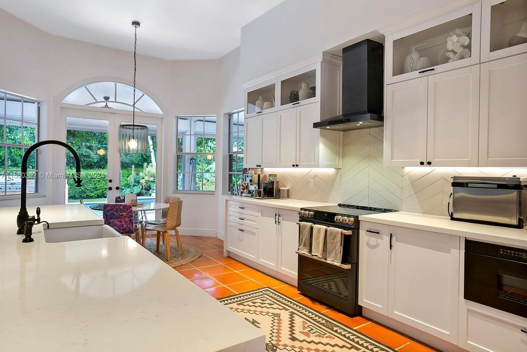 最近租的: $12,500 (5 贝兹, 4 浴室, 3456 平方英尺)