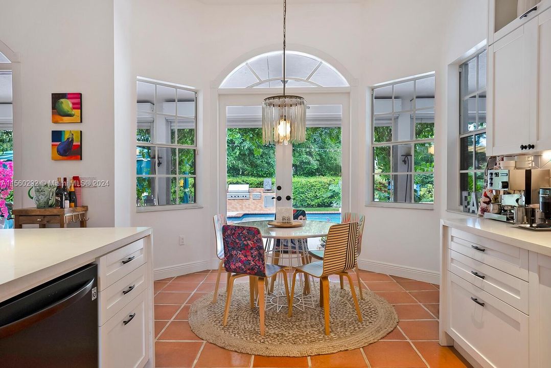 最近租的: $12,500 (5 贝兹, 4 浴室, 3456 平方英尺)