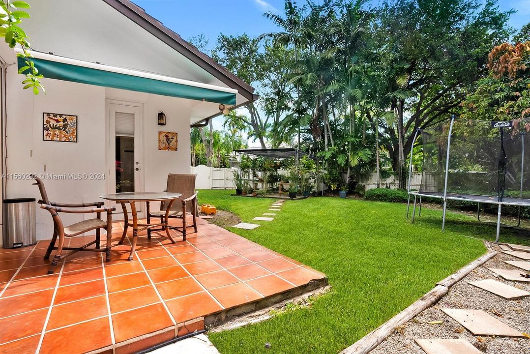 最近租的: $12,500 (5 贝兹, 4 浴室, 3456 平方英尺)