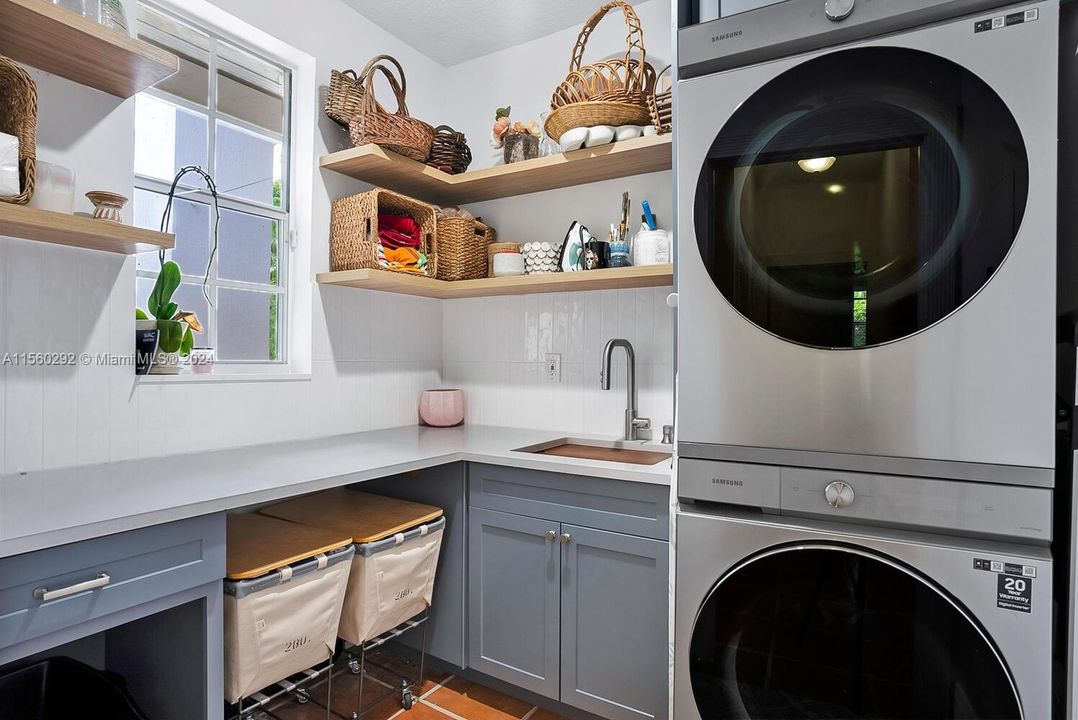 最近租的: $12,500 (5 贝兹, 4 浴室, 3456 平方英尺)