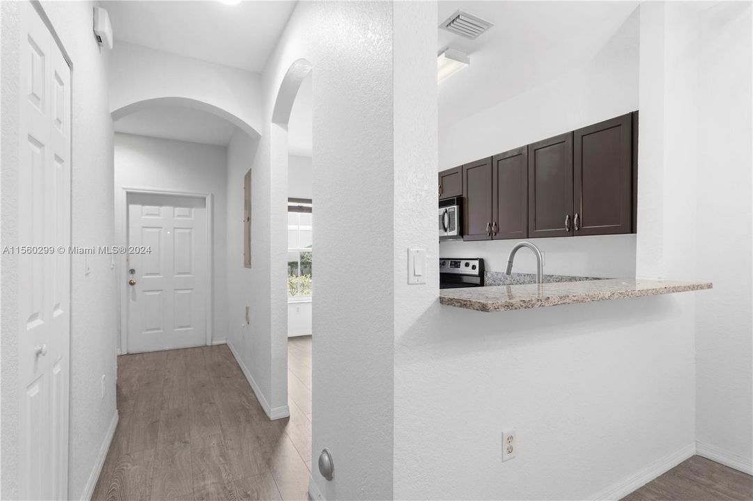 Recently Sold: $376,000 (2 beds, 2 baths, 1067 Square Feet)