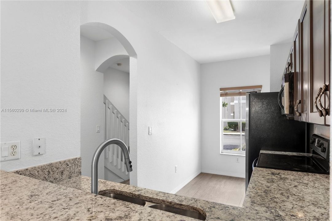 Recently Sold: $376,000 (2 beds, 2 baths, 1067 Square Feet)