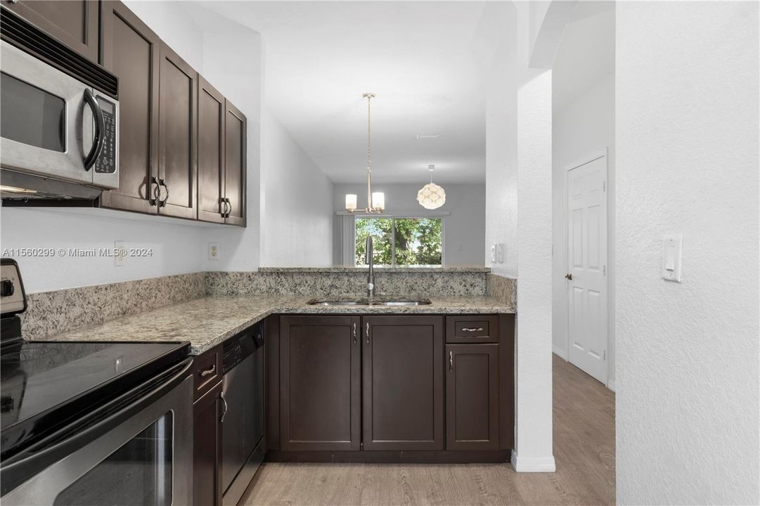 Recently Sold: $376,000 (2 beds, 2 baths, 1067 Square Feet)