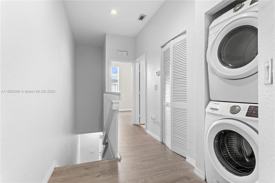 Recently Sold: $376,000 (2 beds, 2 baths, 1067 Square Feet)