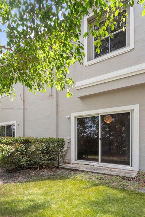 Recently Sold: $376,000 (2 beds, 2 baths, 1067 Square Feet)