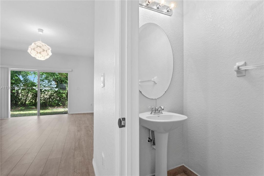 Recently Sold: $376,000 (2 beds, 2 baths, 1067 Square Feet)