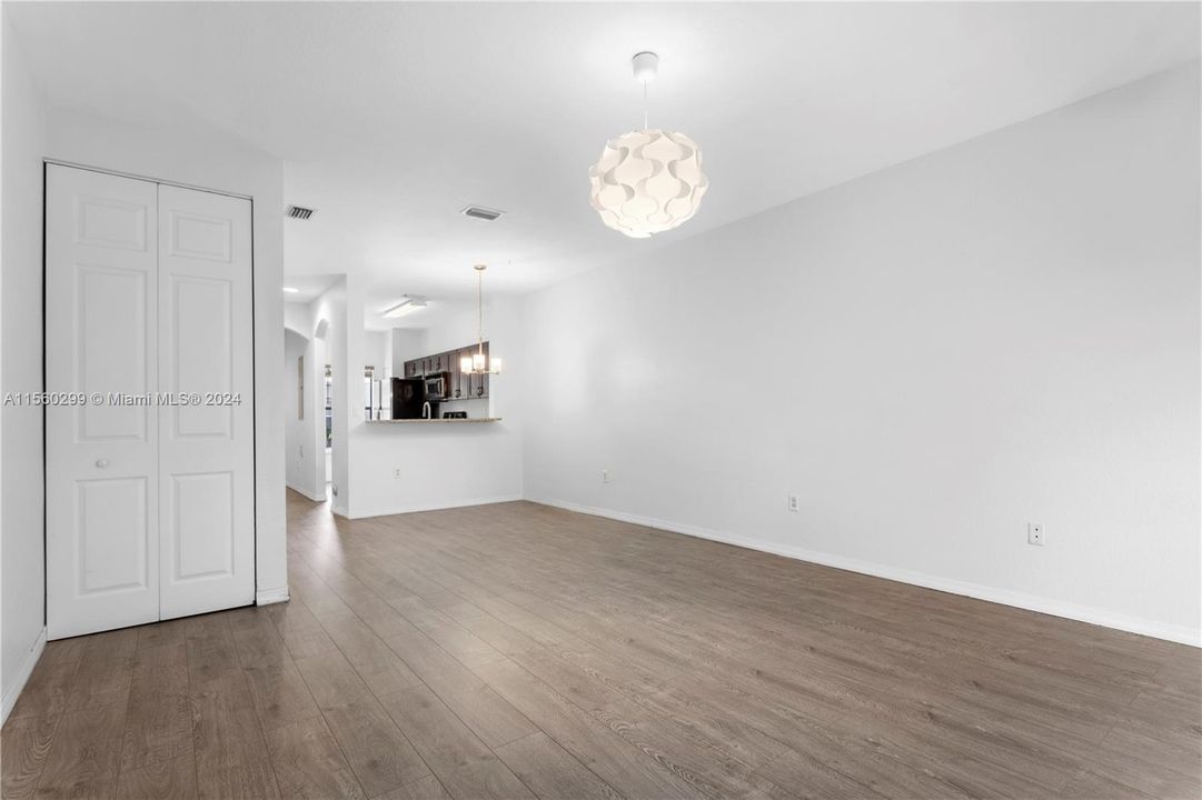 Recently Sold: $376,000 (2 beds, 2 baths, 1067 Square Feet)