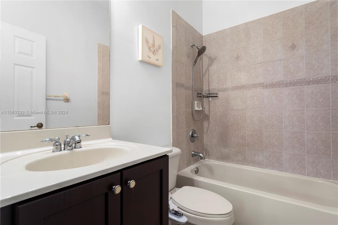 Recently Sold: $376,000 (2 beds, 2 baths, 1067 Square Feet)