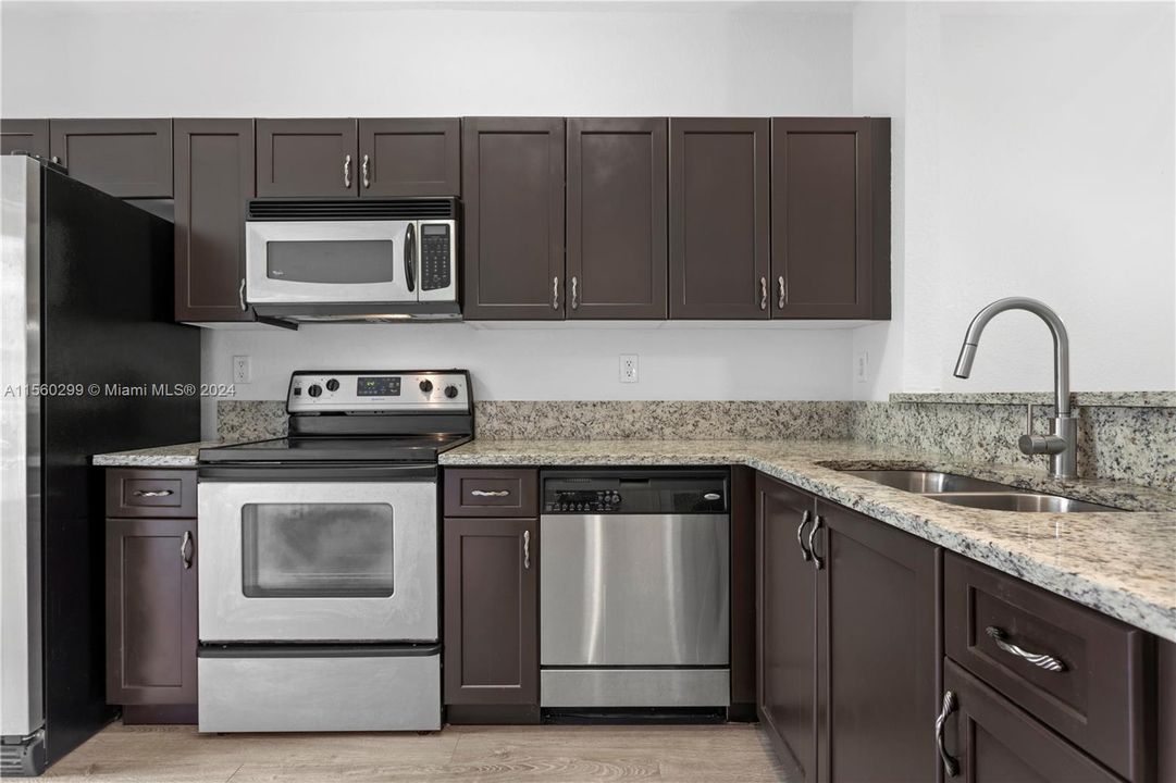 Recently Sold: $376,000 (2 beds, 2 baths, 1067 Square Feet)