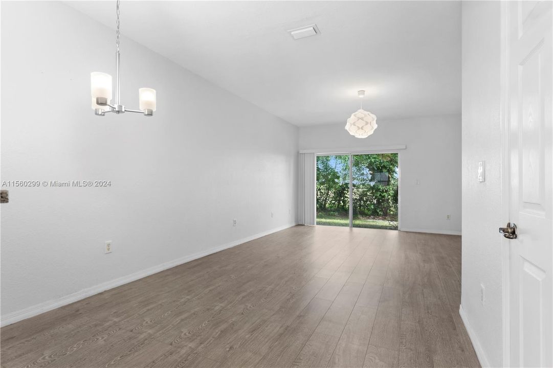 Recently Sold: $376,000 (2 beds, 2 baths, 1067 Square Feet)