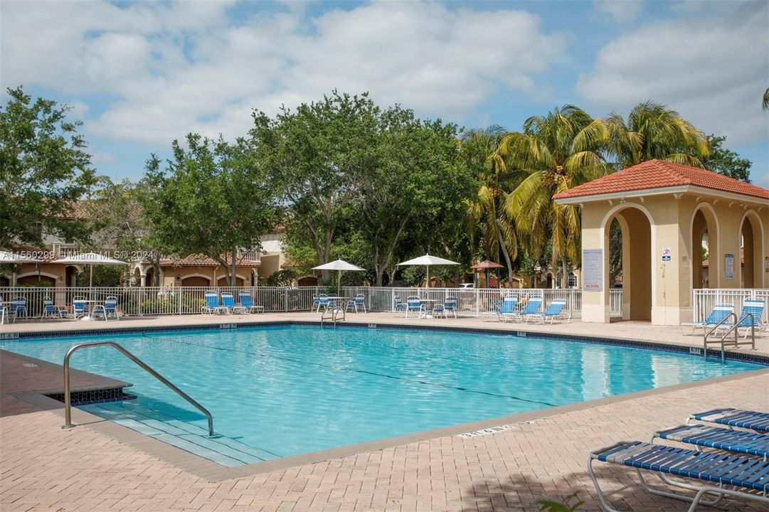 Recently Sold: $376,000 (2 beds, 2 baths, 1067 Square Feet)