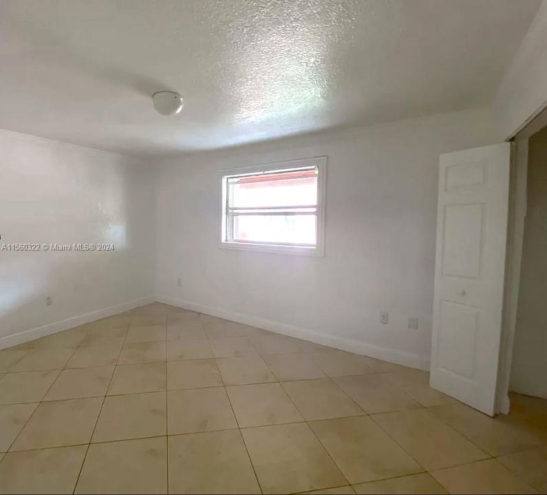 For Sale: $269,000 (2 beds, 1 baths, 660 Square Feet)