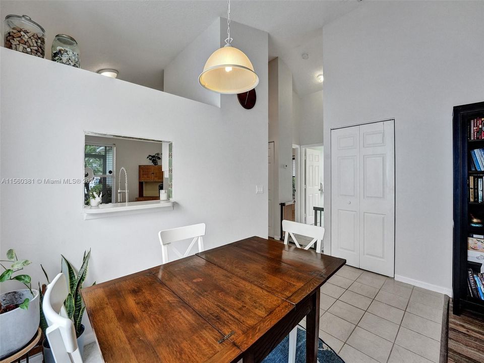 For Sale: $475,000 (3 beds, 2 baths, 1342 Square Feet)